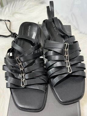 NWT. Vince Camuto Black Strappy Leather Slingback Sandals w/Silver Hardware 9.5